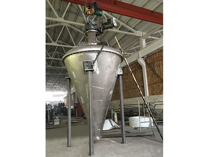 Single cone spiral belt mixer